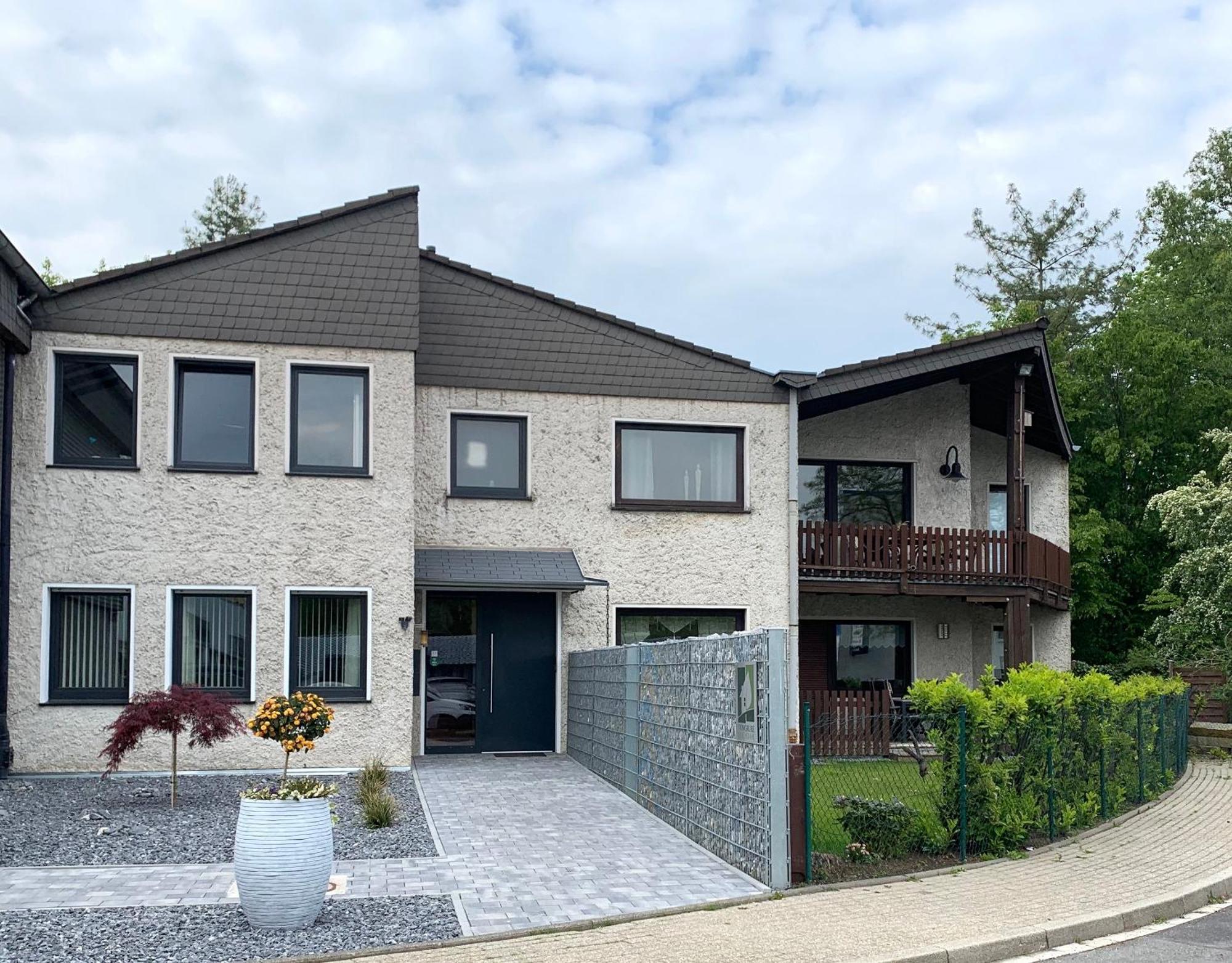 Besotel Erkrath- Schicke Fewo Oder Apartments Zentral Naehe Bahnhof Und Autobahn Im Neandertal Mit Glasfaser Wlan Und Freies Parken المظهر الخارجي الصورة